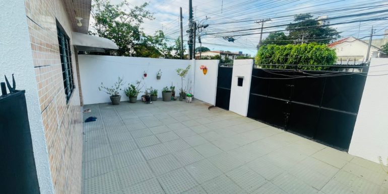 WhatsApp Image 2025-08-12 at 16.32.51 (1)